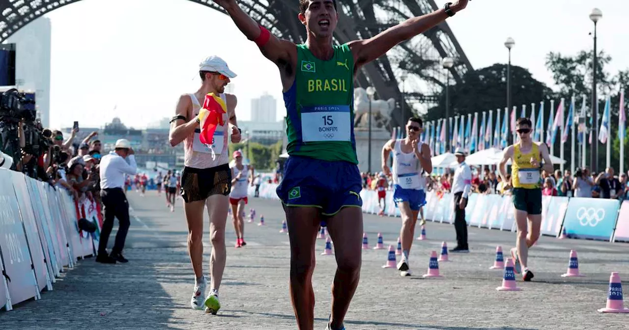 Caio Bonfim conquista a prata inédita na marcha atlética em Paris-2024