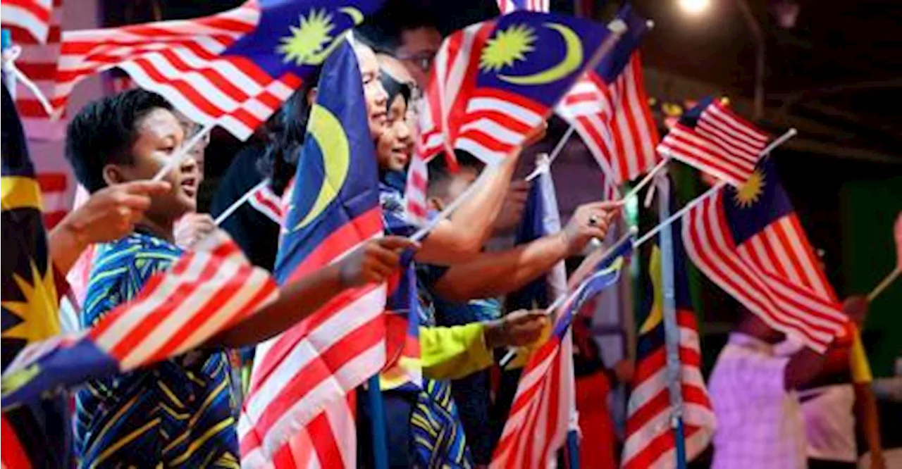 Let’s fly the Jalur Gemilang, a sign of love for the nation!