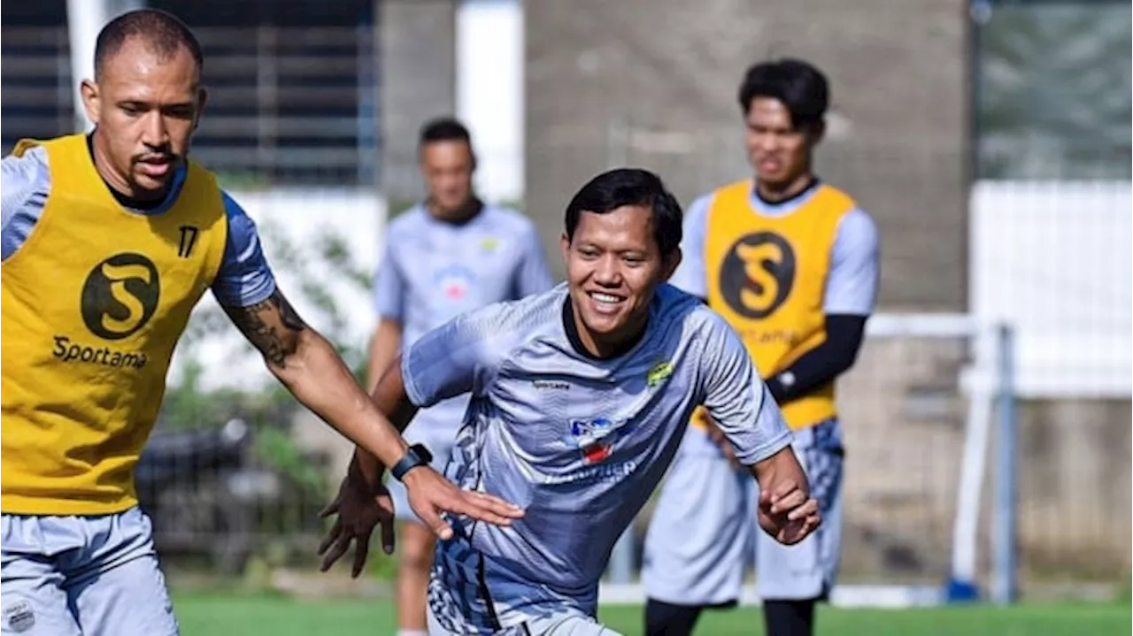 Adam Alis Siap Jawab Tantangan Bersama Persib Bandung