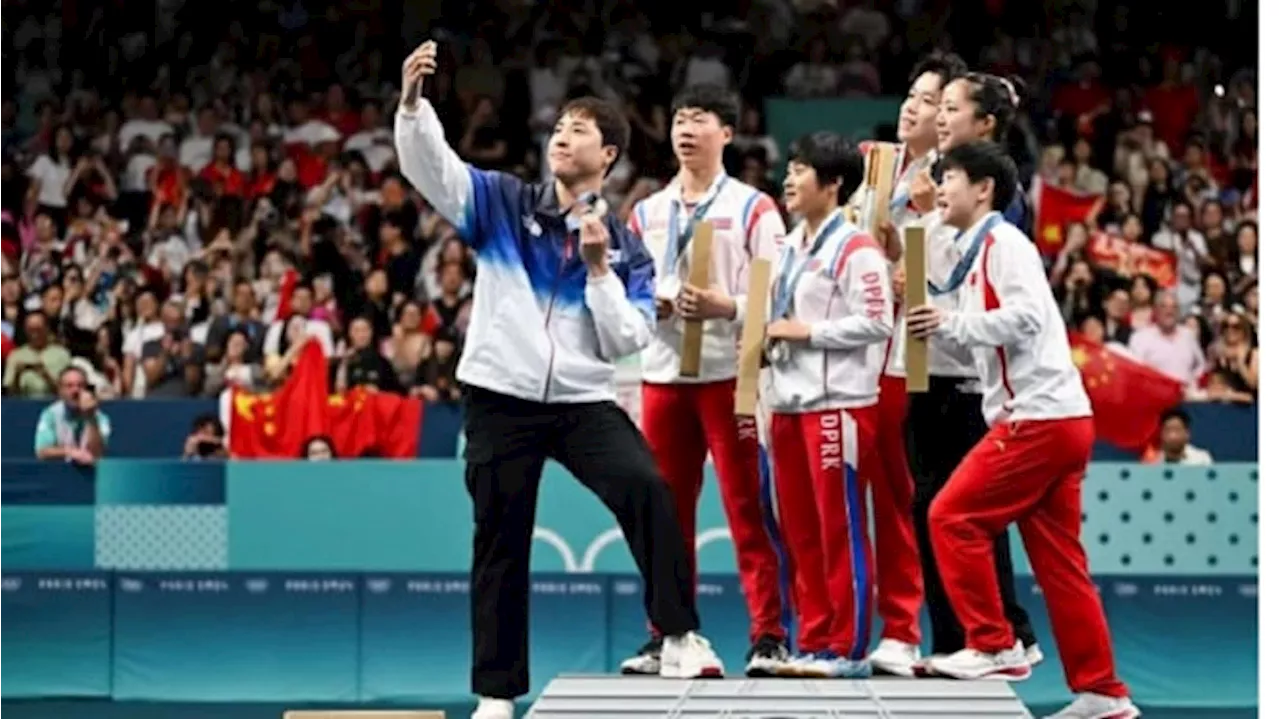 Momen Atlet Korea Selatan dan Korea Utara Selfie Bareng di Olimpiade Paris 2024