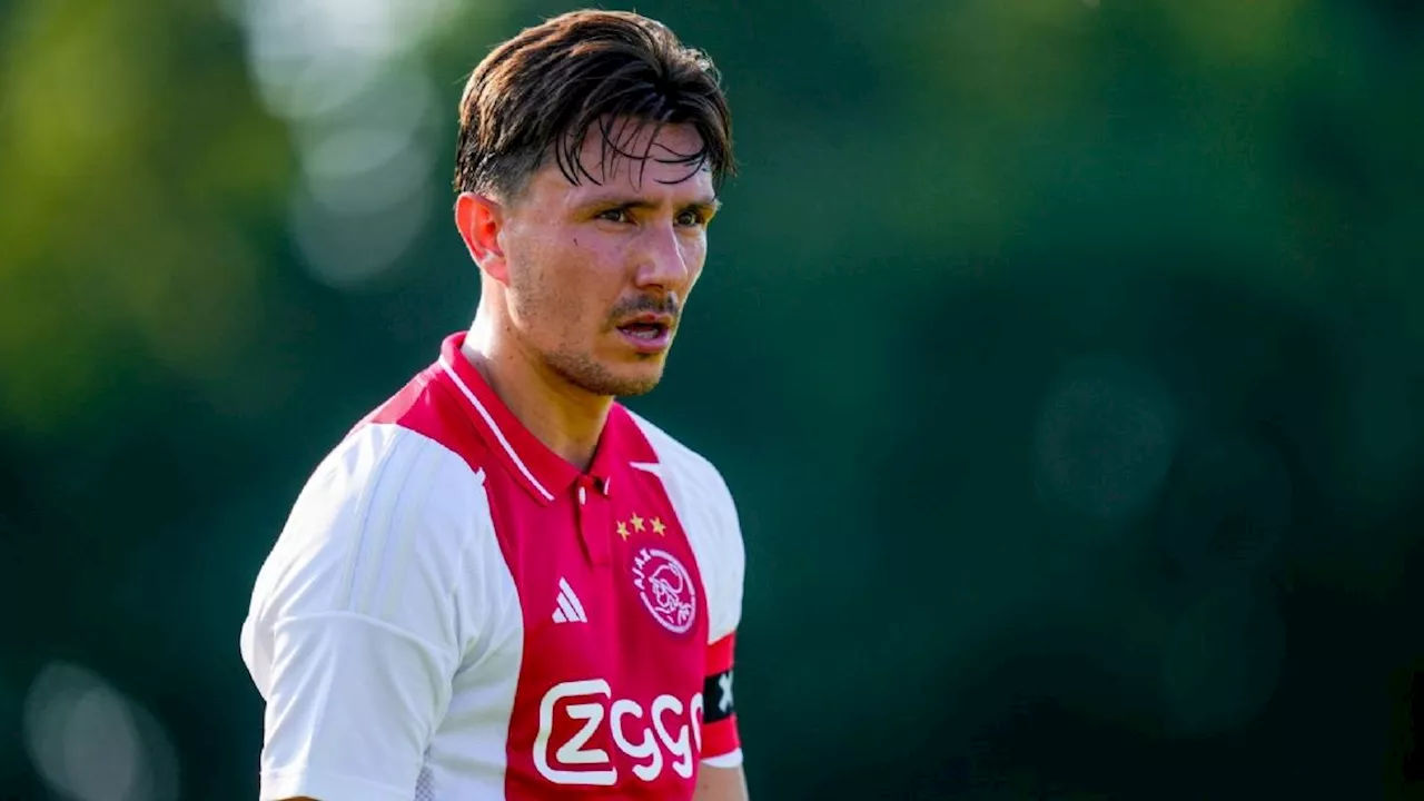 Farioli geeft opvallende verklaring voor reserverol van Berghuis bij Ajax