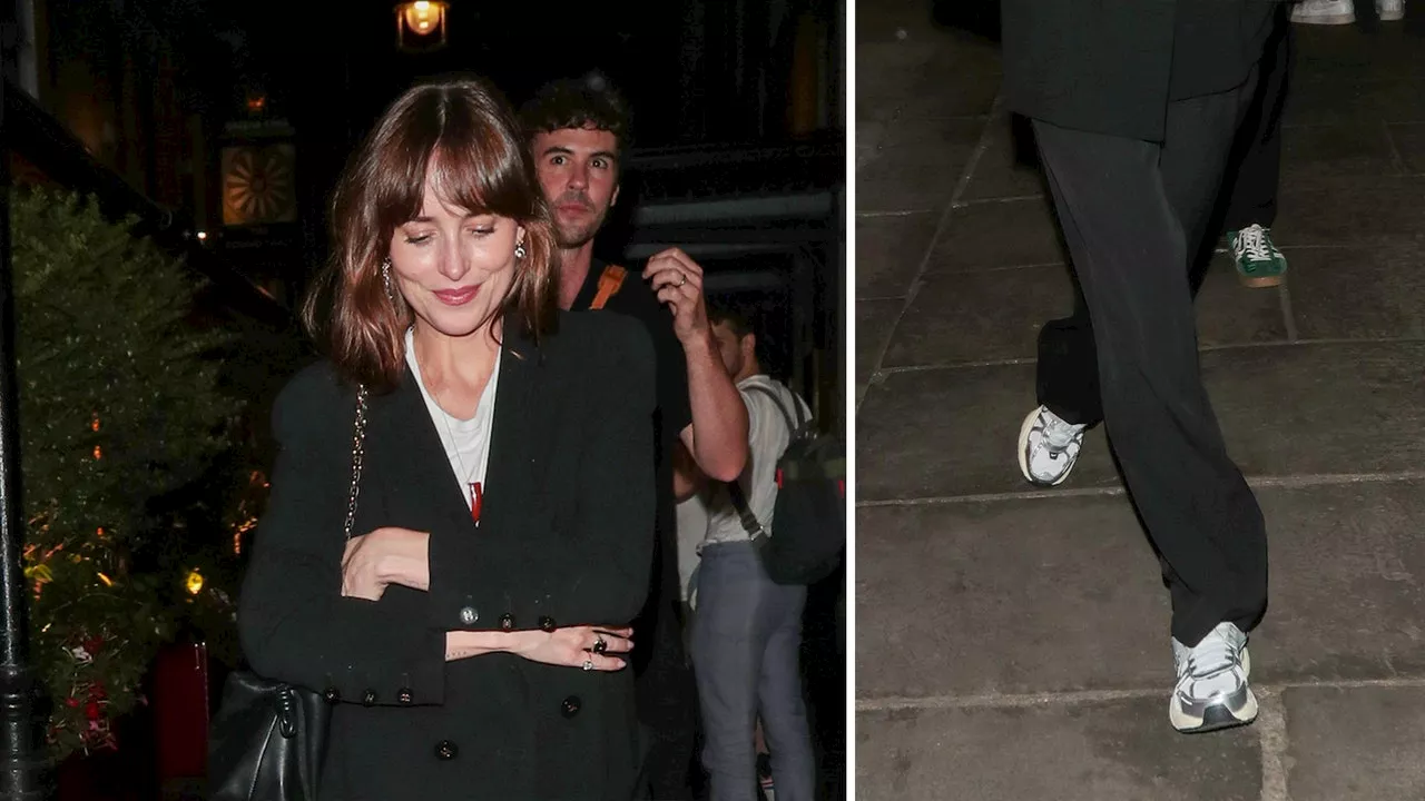 Dakota Johnson ya lleva los tenis Nike que todas van a querer en 3,2,1