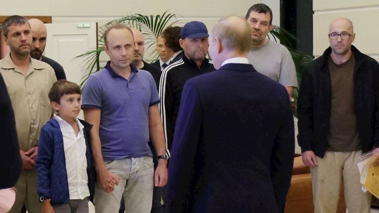 Watch: Putin Greets Freed Russian Prisoners in Moscow