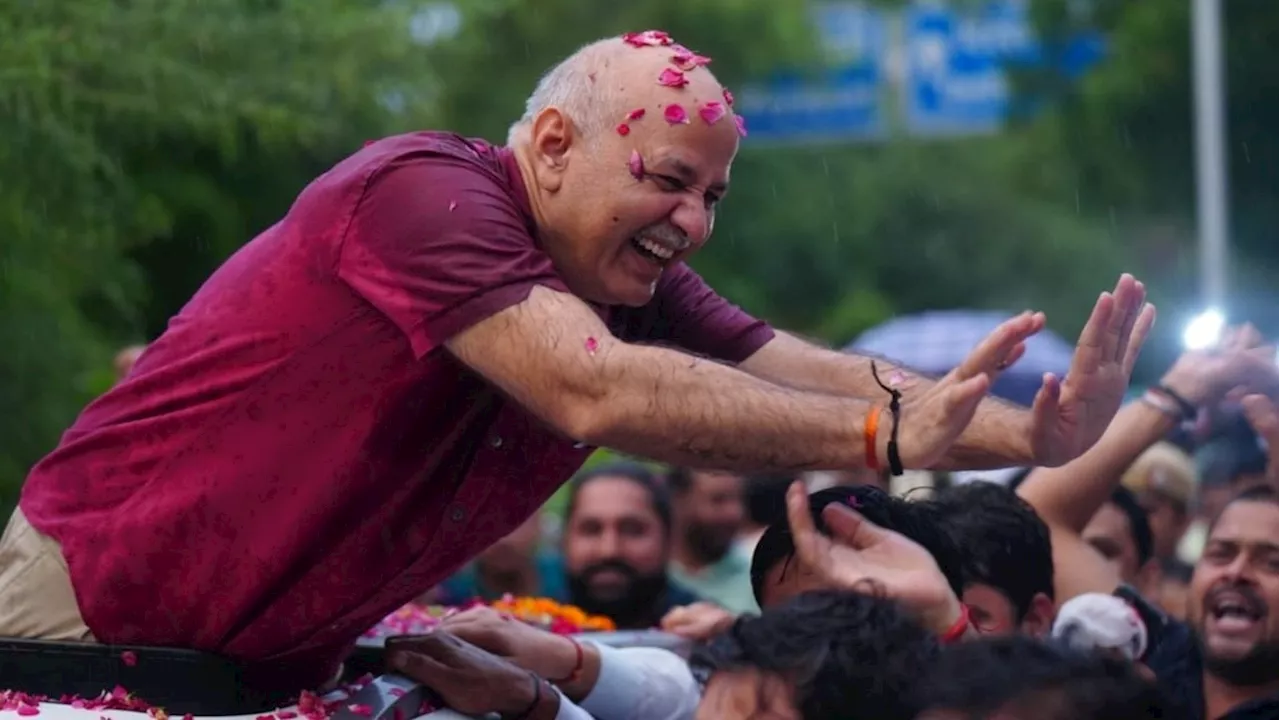 LIVE: कनॉट प्लेस हनुमान मंदिर पहुंचे मनीष सिसोदिया, संग समर्थकों की भारी भीड़