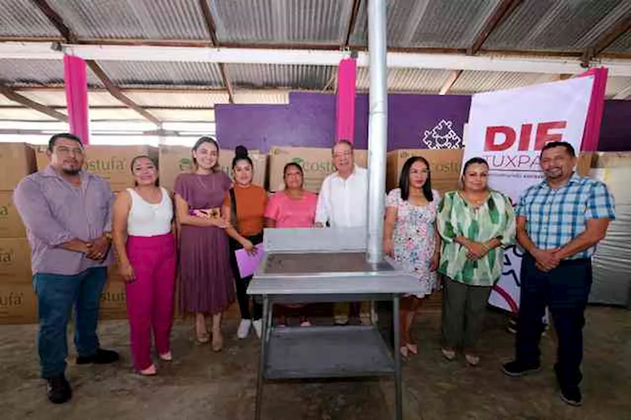 Familias de Tuxpan recibieron apoyos del programa Desarrollo a la Vivienda y Comunidad