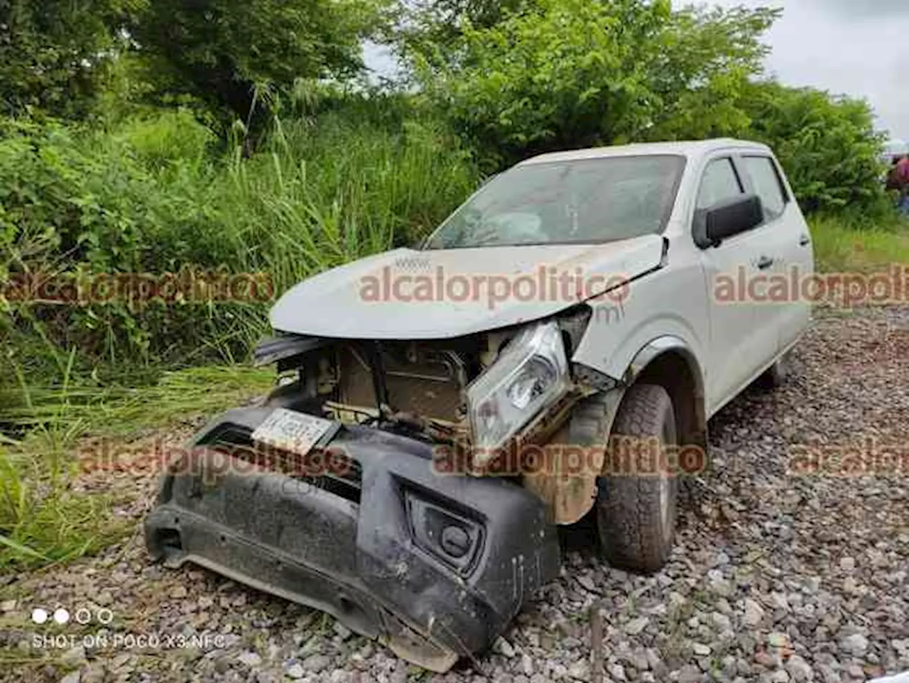 Tren embiste a camioneta, en Sayula de Alemán; hay 2 heridos