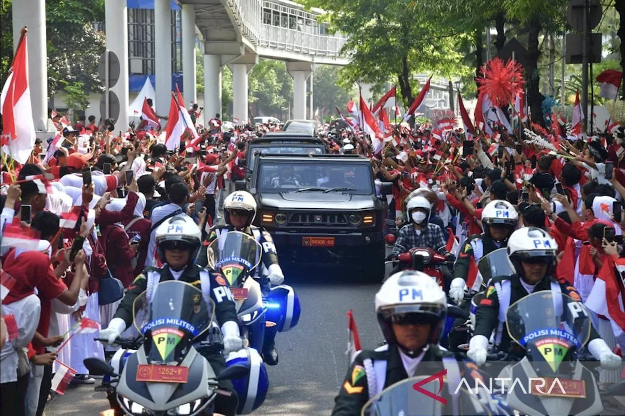 Masyarakat antusias saksikan kirab Merah Putih menuju IKN