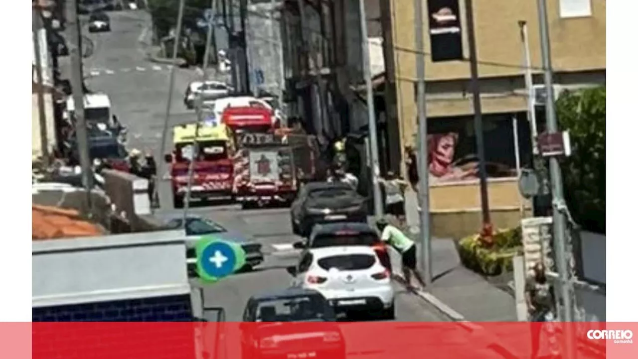 Dois feridos em colisão entre dois carros em Gaia