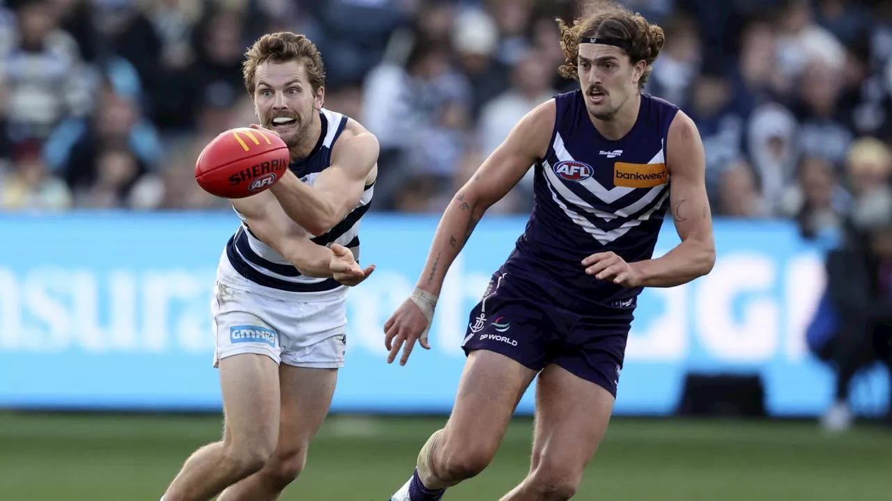 LIVE AFL: Dockers looks to one-up challenging Cats as top four hopefuls collide