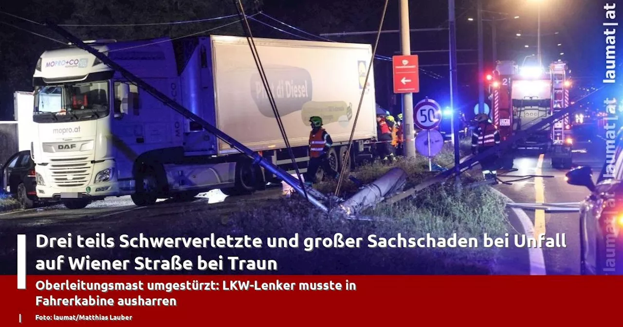 Drei teils Schwerverletzte und großer Sachschaden bei Unfall auf Wiener Straße bei Traun