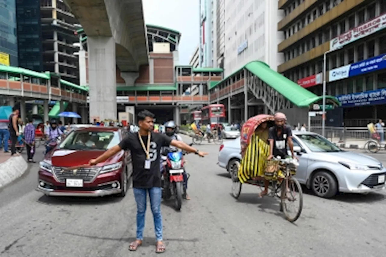 Bangladeshi students take up crime watch, traffic control after ousting Sheikh Hasina while police go on strike