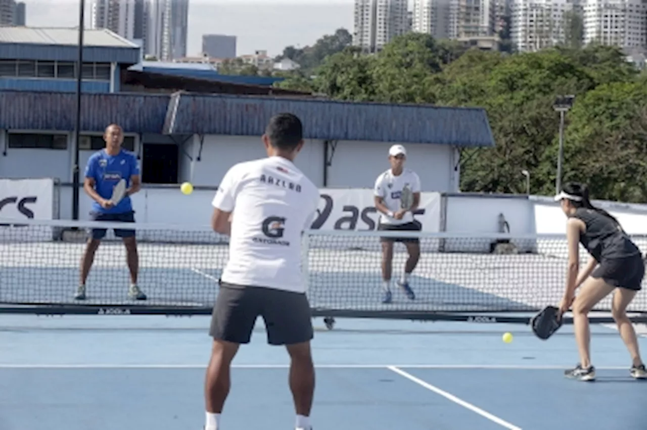 What do Selena Gomez, George Clooney and Serena Williams have in common? Playing pickleball, and here’s how you get ready to join in a game (VIDEO)