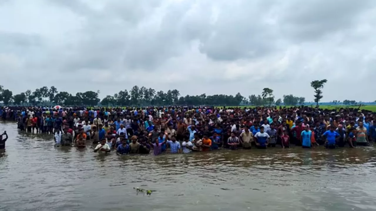 Bangladesh Hindu Violence: प्रताड़ित हिंदू भारत में चाहते हैं शरण, BSF ने सीमा पर रोका, जय श्रीराम का लगा रहे नारा