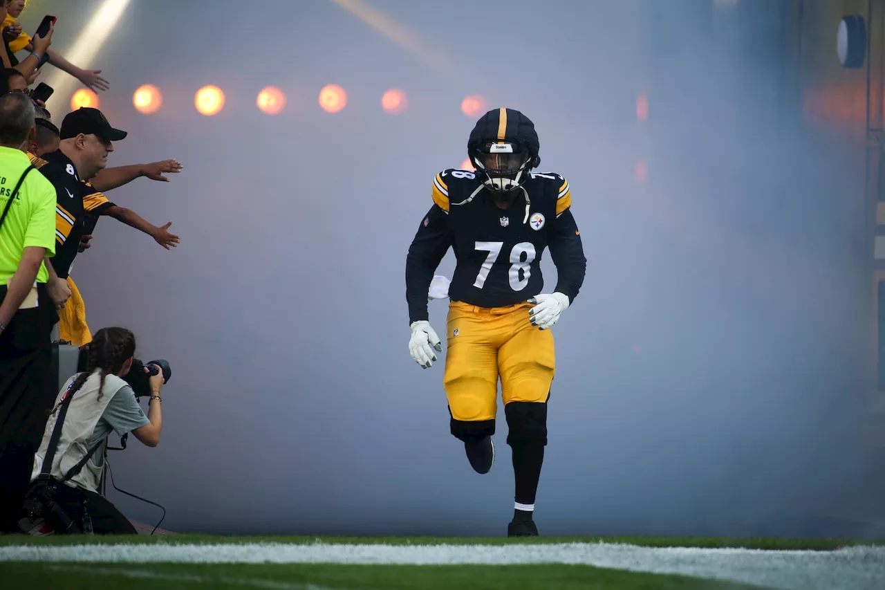 Pittsburgh Steelers OL makes NFL history, wears guardian cap in a game