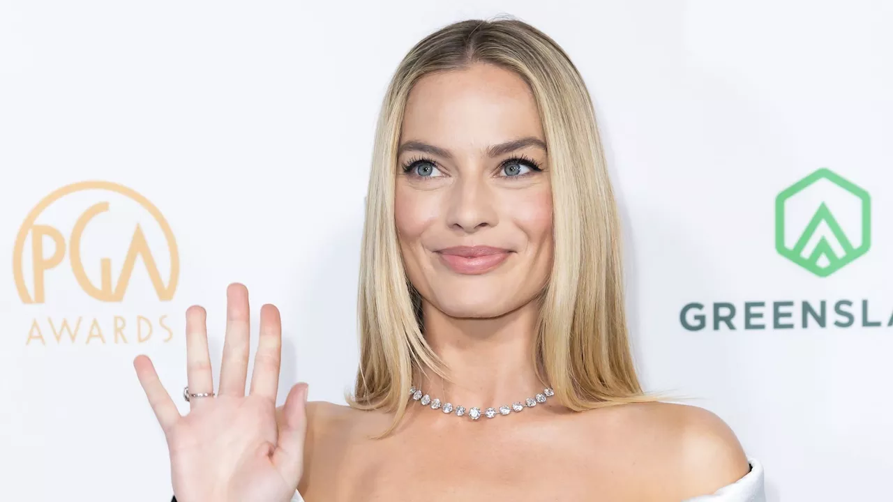 Herrlich normal: Margot Robbie sitzt im Zug nach Edinburgh