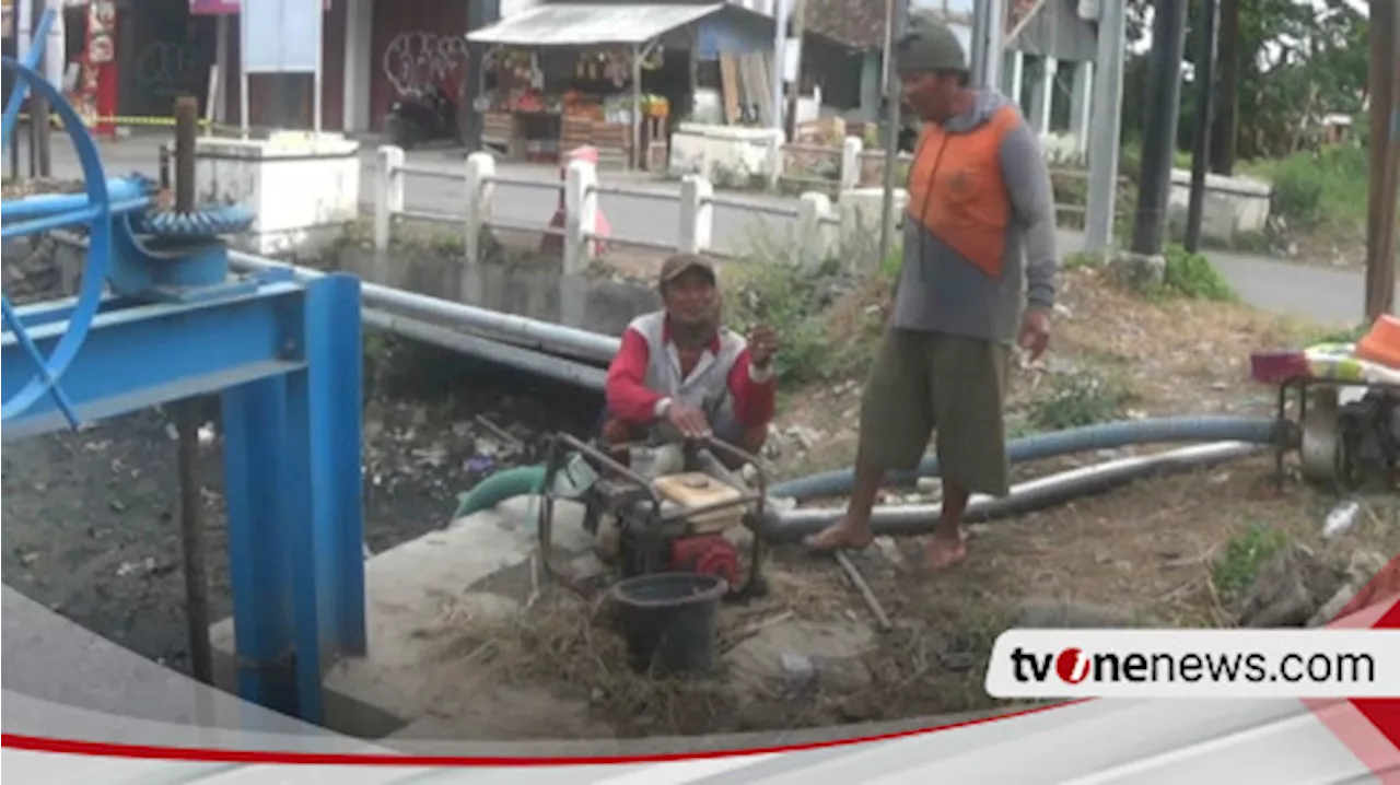 Akibat Debit Air Sungai Pemali Menipis, Petani Bawang Merah di Brebes Aliri Sawah dengan Air Comberan