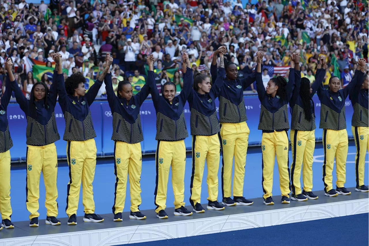 Com bronze no vôlei e prata no futebol, Brasil encerra participação na Olimpíada de Paris