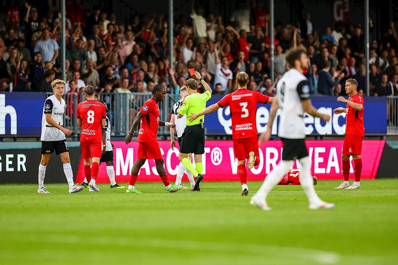 AZ overleeft domme rode kaart bij Almere City door nog dommere rode kaart