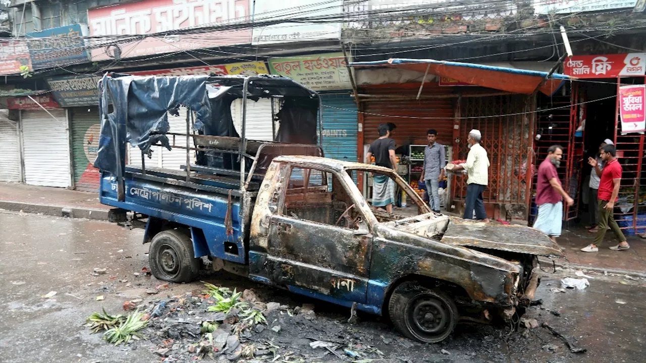 बांग्लादेश में अब सेना के काफिले पर भीड़ का हमला, शेख हसीना की वापसी की मांग कर रहे थे प्रदर्शनकारी