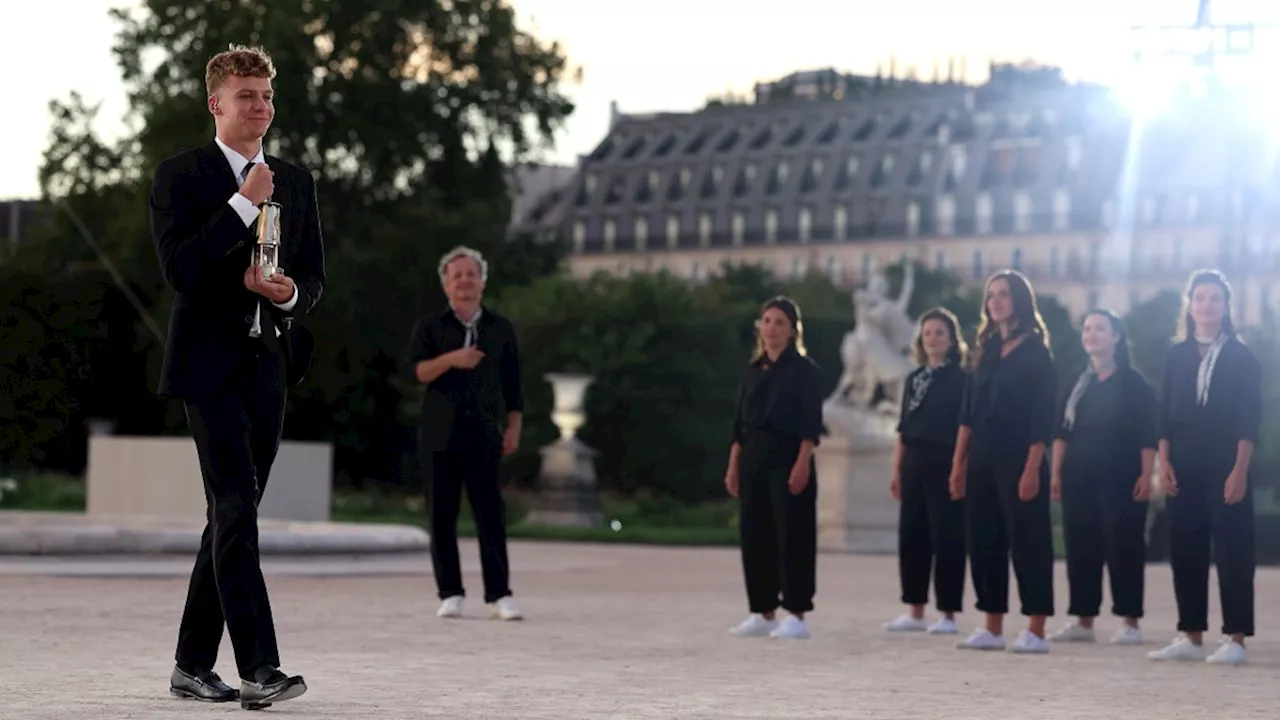 Paris Olympics 2024 Closing Ceremony: कौन हैं 22 साल के लियोन माशॉन, जिन्होंने पेरिस ओलंपिक में उठाई मशाल, 48 साल का रिकॉर्ड तोड़ा