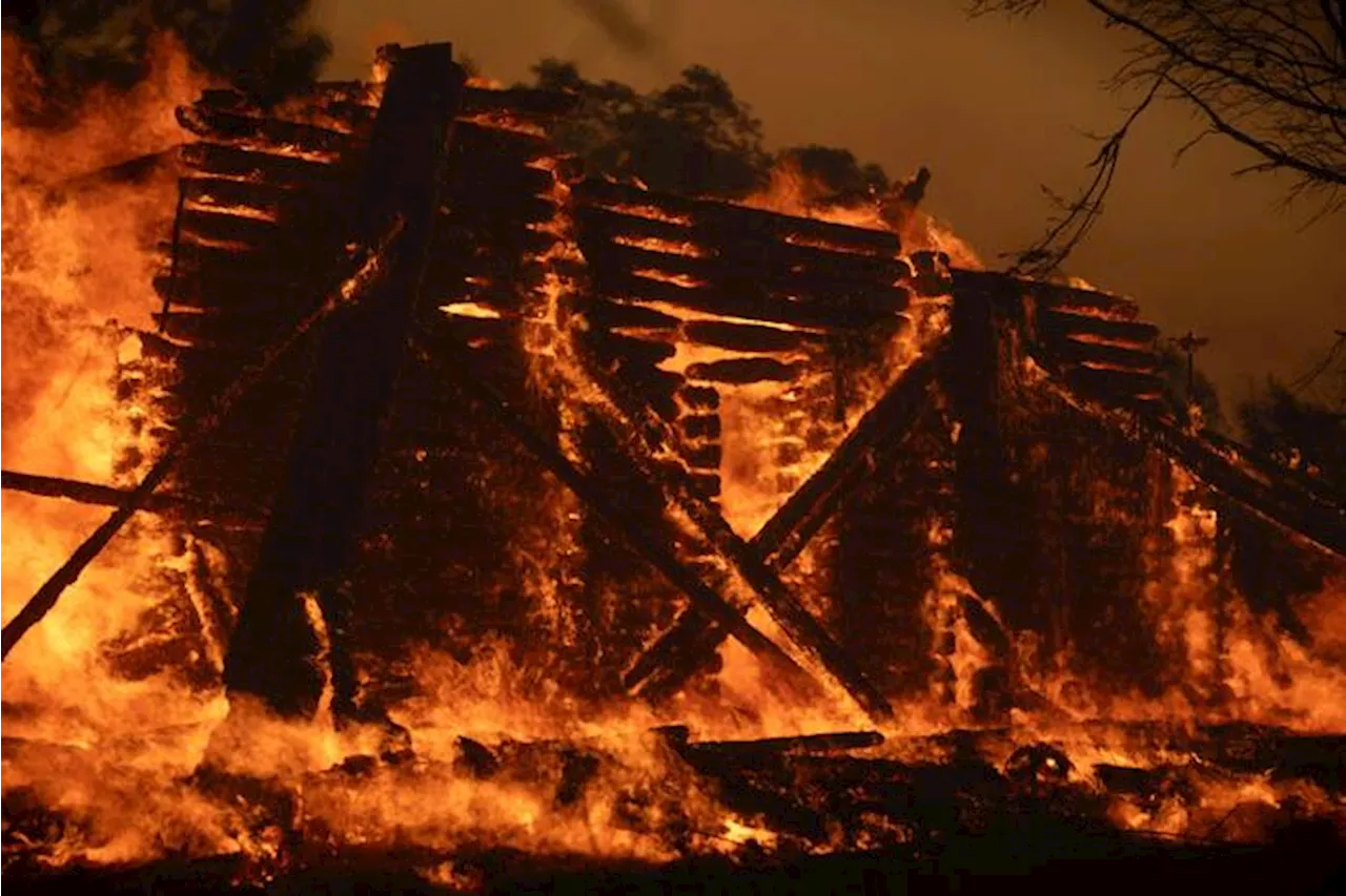 Evacuata la città di Maratona in Grecia per gli incendi