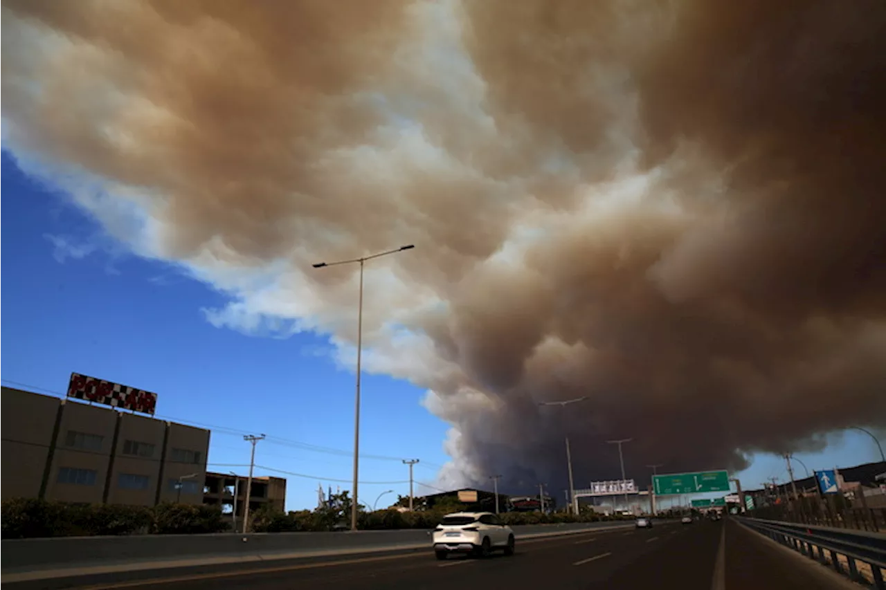 Incendio nella zona di Varnavas, nella regione dell'Attica