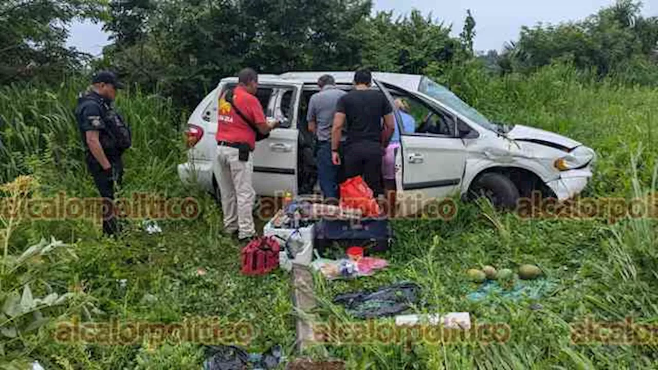 Por esquivar bache, familia cayó a barranco en autopista de Alto Lucero