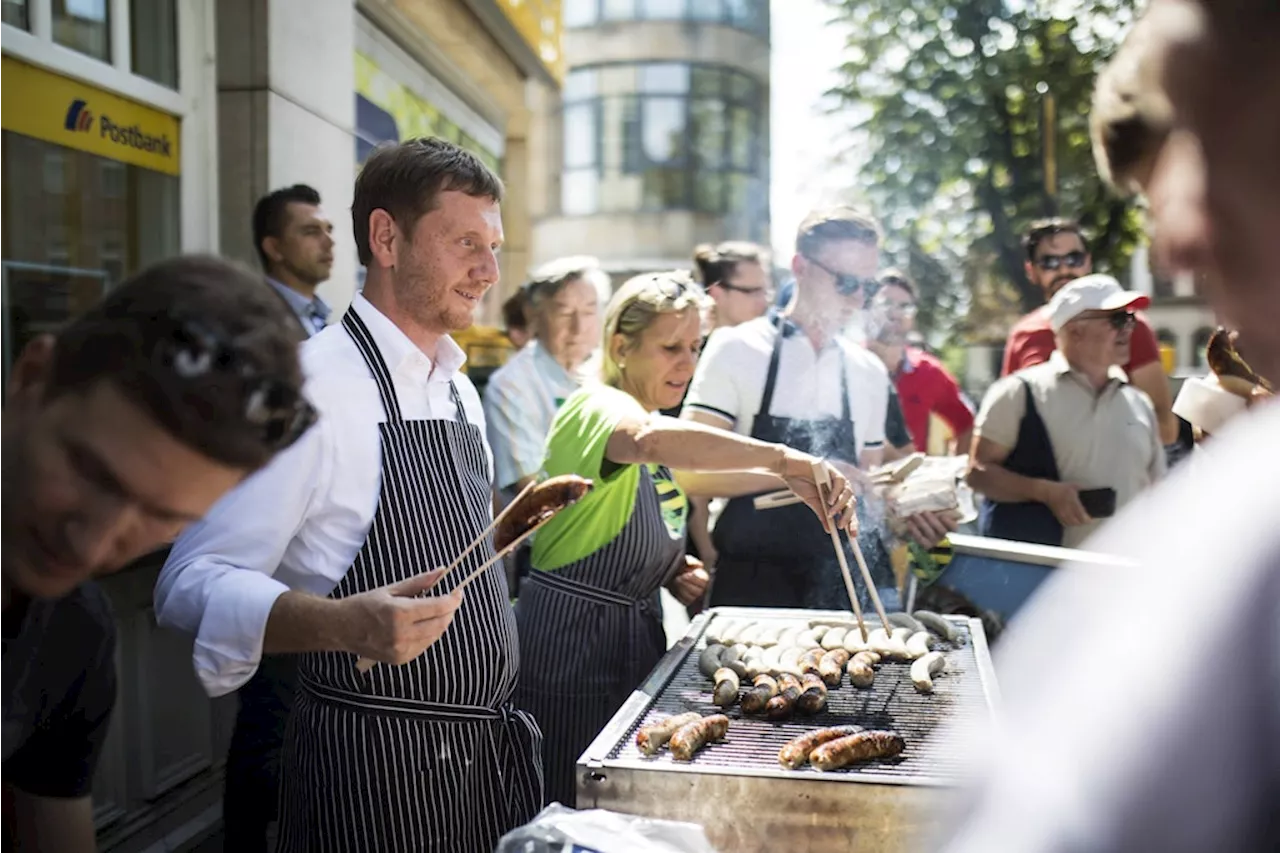 KI + CDU=6 Finger: Obergrillmeister Michael Kretschmer im Wahlkampf in Sachsen