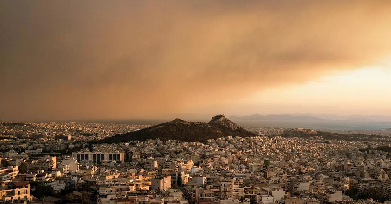 Großbrand nördlich von Athen ausgebrochen