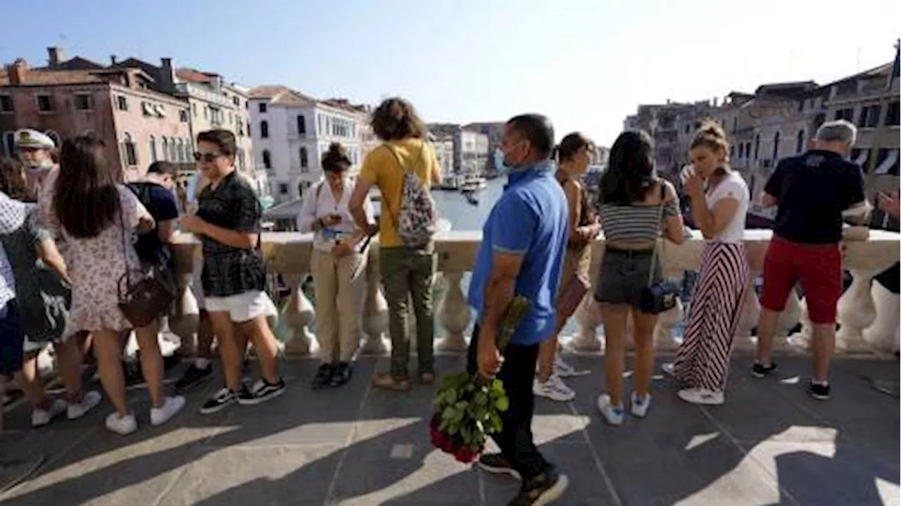 Venice becomes 1st city to charge tourists 5 euros for peak period visits