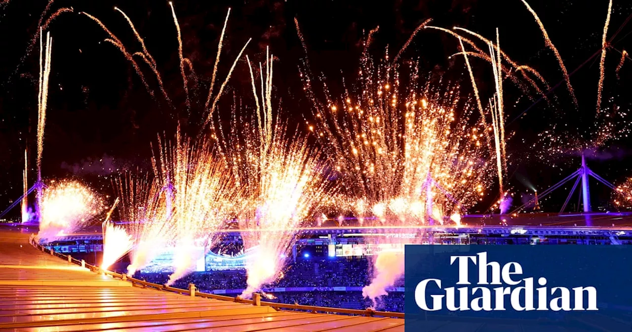 Final show of colour as Paris passes Olympic flame to Los Angeles