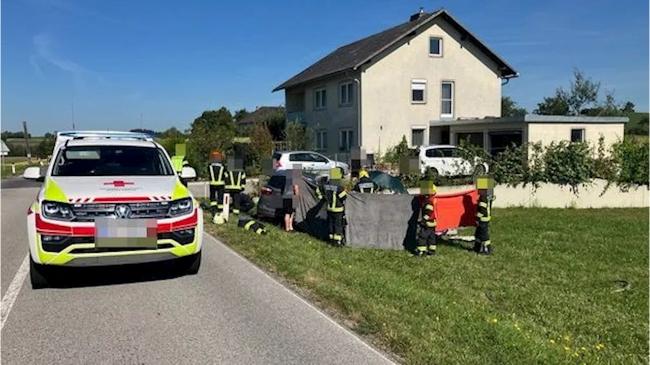 Frau fährt gegen Einfamilienhaus und stirbt sofort