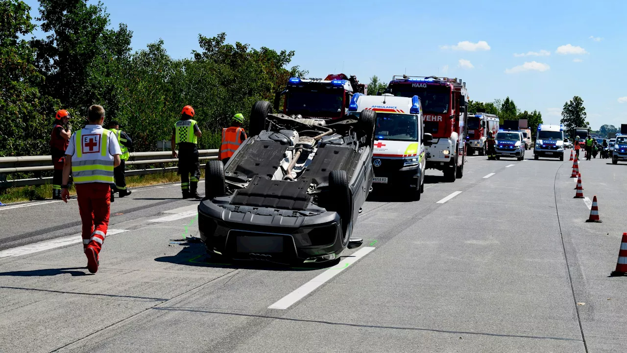 Langer Stau auf Autobahn - Schwerer Unfall auf der A1 fordert vier Verletzte