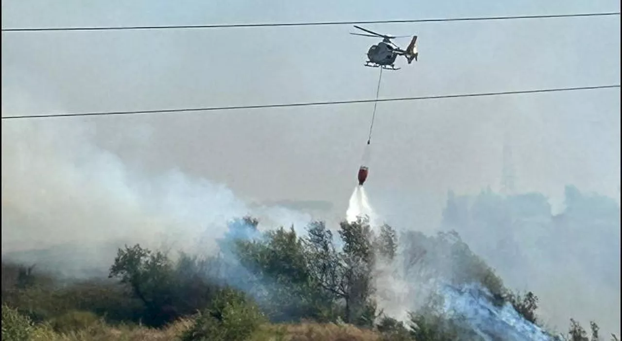 Roma, incendio in via della Pisana: evacuato il parco acquatico di Hydromania, persone intossicate