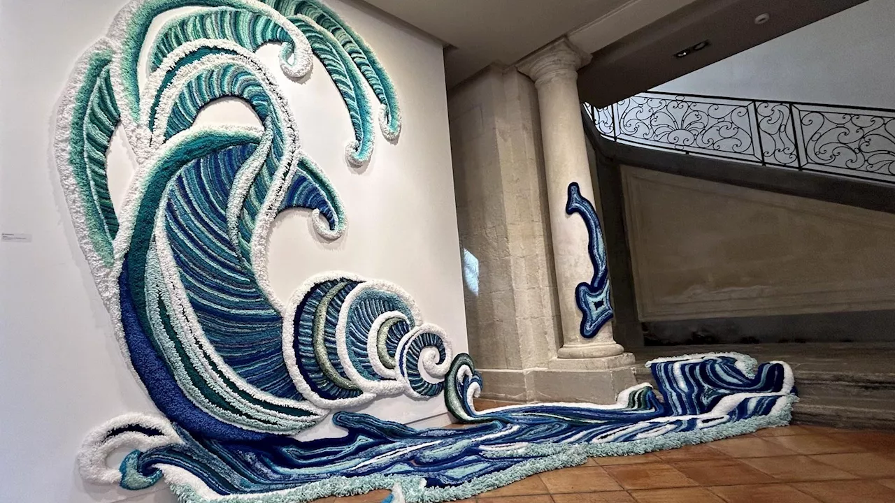 De Tahiti au Vaucluse, la vague en laine géante de Claude Como déferle dans le musée de L'Isle-sur-la-Sorgue