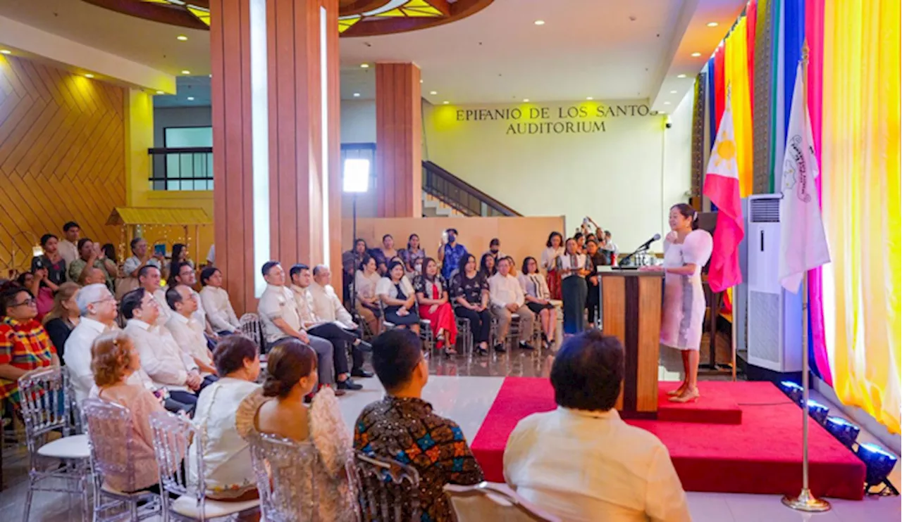 First Lady moves over 66K books from Malacañang to the National Library