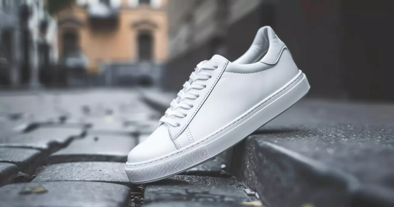 ब्रैंडेड White Sneakers पर आई छूट की बहार, Amazon से हाफ प्राइस पर पक्की कर लें डील