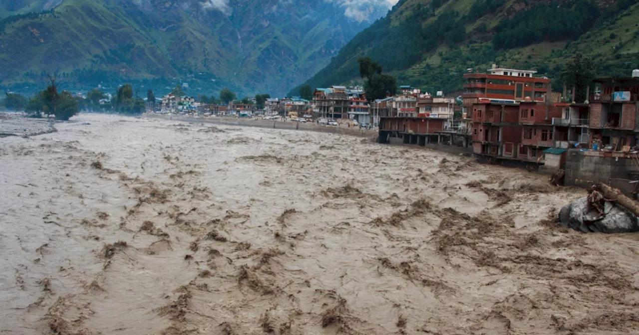 हिमाचल में भारी बारिश-भूस्खलन से भीषण तबाही, अब तक 100 से ज्यादा की मौत, 288 सड़कें बंद, राज्य को 842 करोड़ का नुकसान