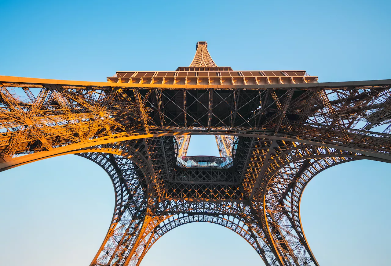 Shirtless man climbing Eiffel Tower prompts evacuation hours before Closing Ceremony