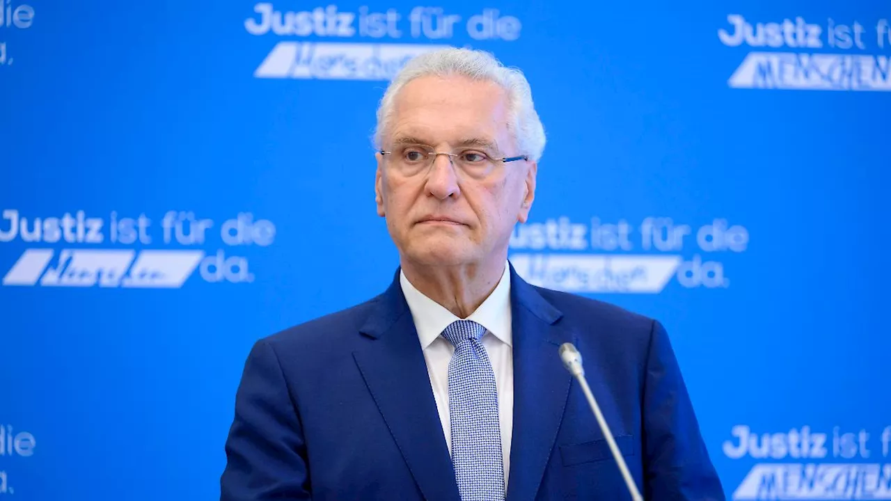 'Symbolpolitik': Bayerns Innenminister Herrmann nimmt Faesers Messer-Vorstoß auseinander