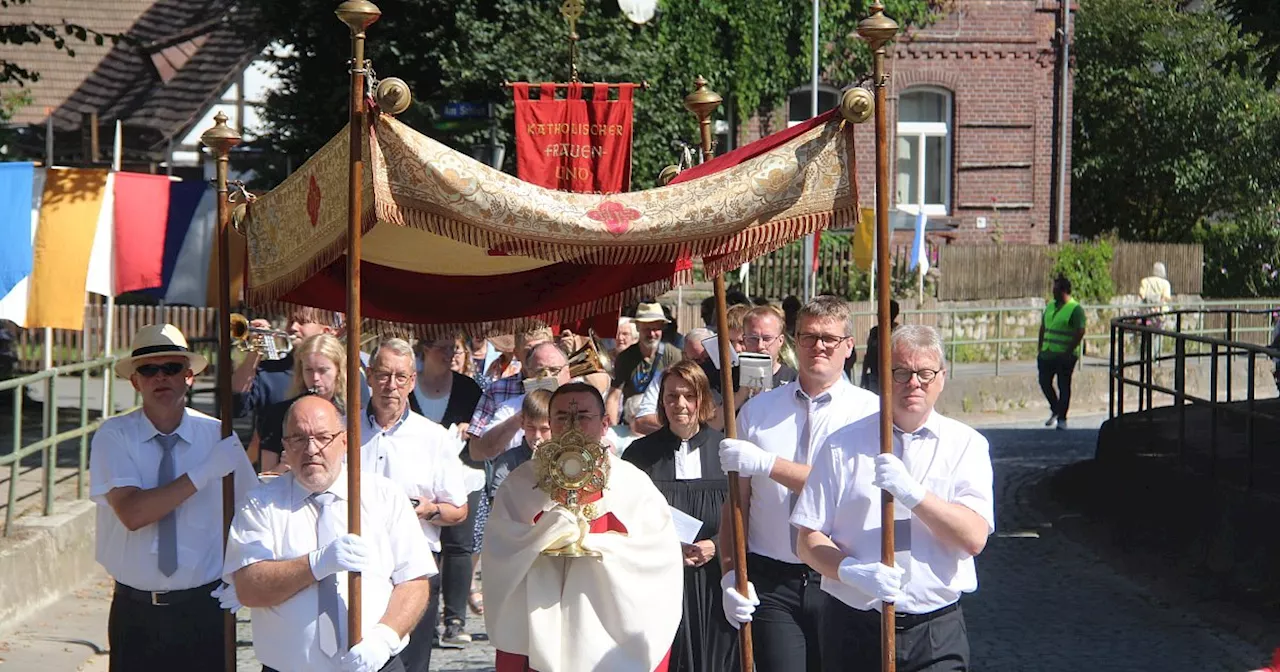 Kleines Dorf bei Höxter feiert altes Fest mit neuem Schwung