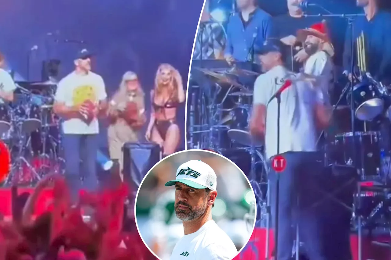 Aaron Rodgers launches footballs at MSG during star-studded surprise 'Kill Tony' appearance