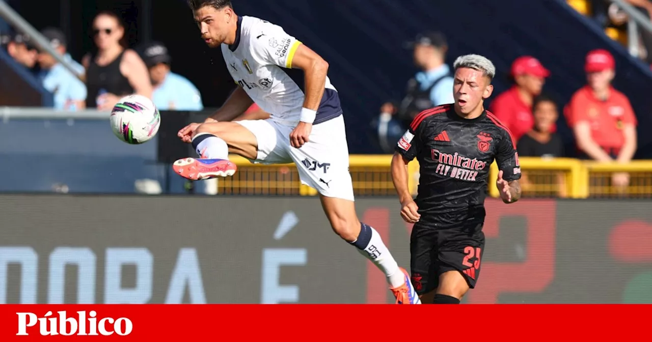 Benfica derrete-se ao primeiro sorriso e volta a cair em Famalicão