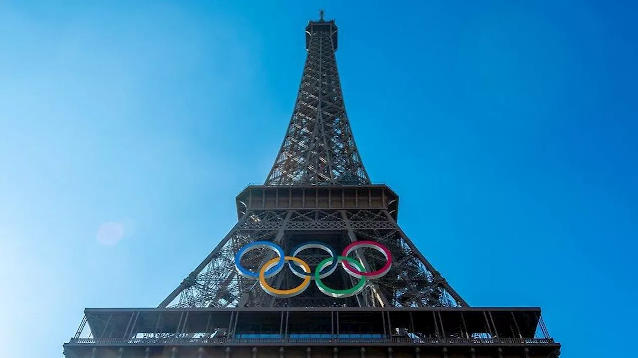 Olympia 2024: Paris in Aufruhr – Mann klettert auf den Eiffelturm