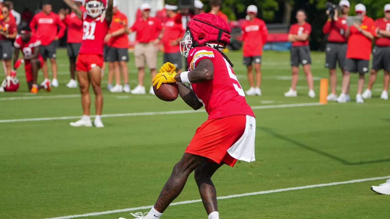 Chiefs WR Hollywood Brown Suffers Shoulder Injury on First Play of Preseason