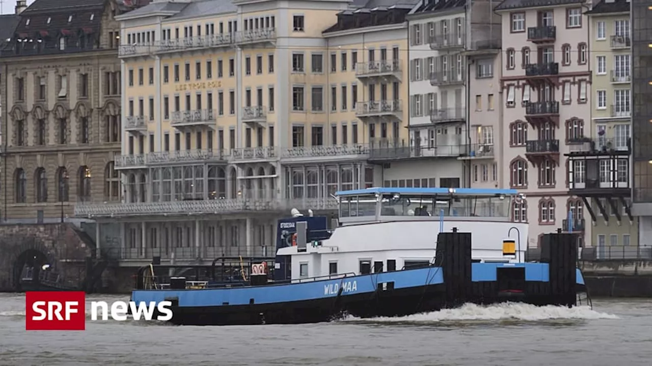 Auf dem Basler Rhein ist die Schleppschiff-Besatzung im Hochwasser-Stress