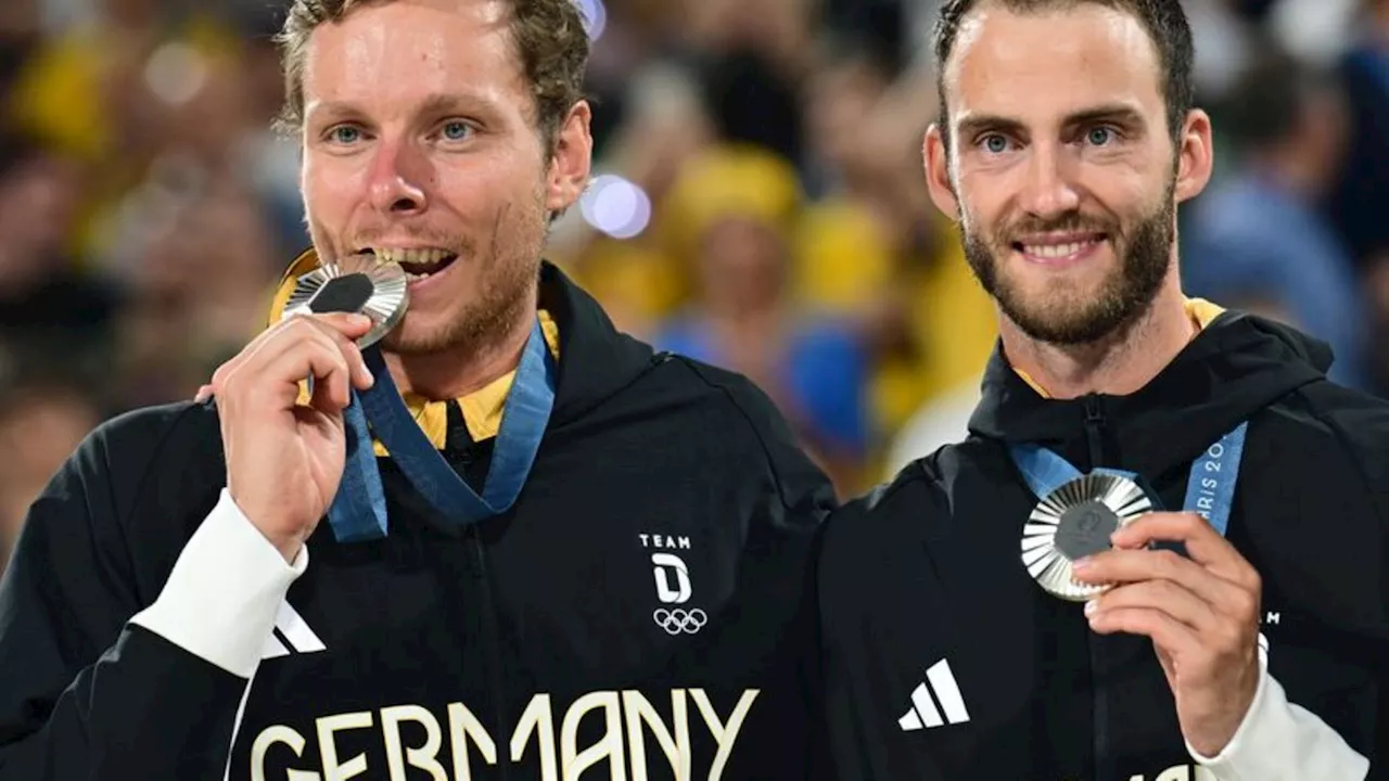 Olympische Spiele in Paris: Enttäuschtes Beach-Duo: Silber-Freude braucht noch Zeit