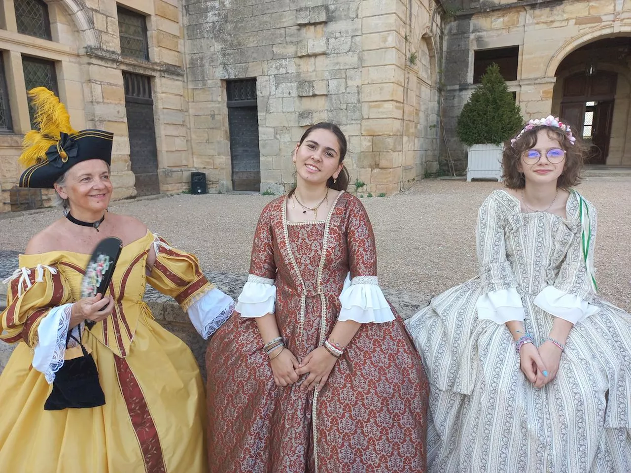 Vidéo. Qui sont les bénévoles qui ressuscitent l’âme féminine du château de Hautefort ?