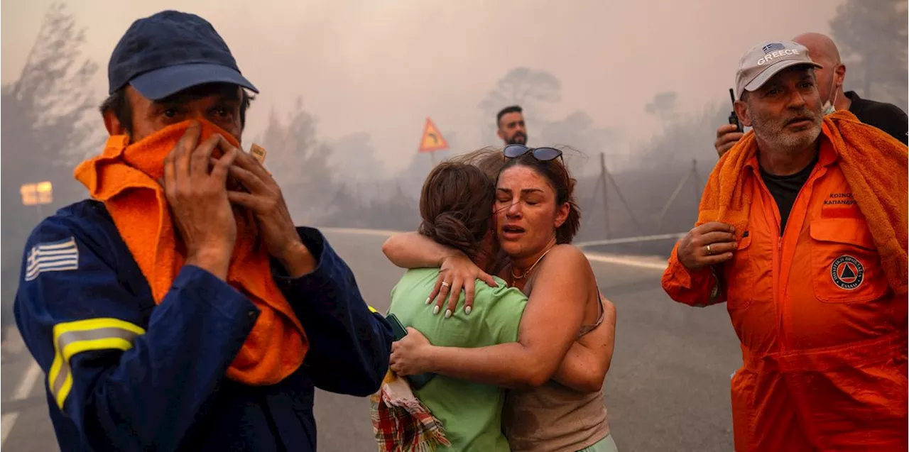 Grossbrand bei Athen: Rauchsäule aus der Haupstadt sichtbar