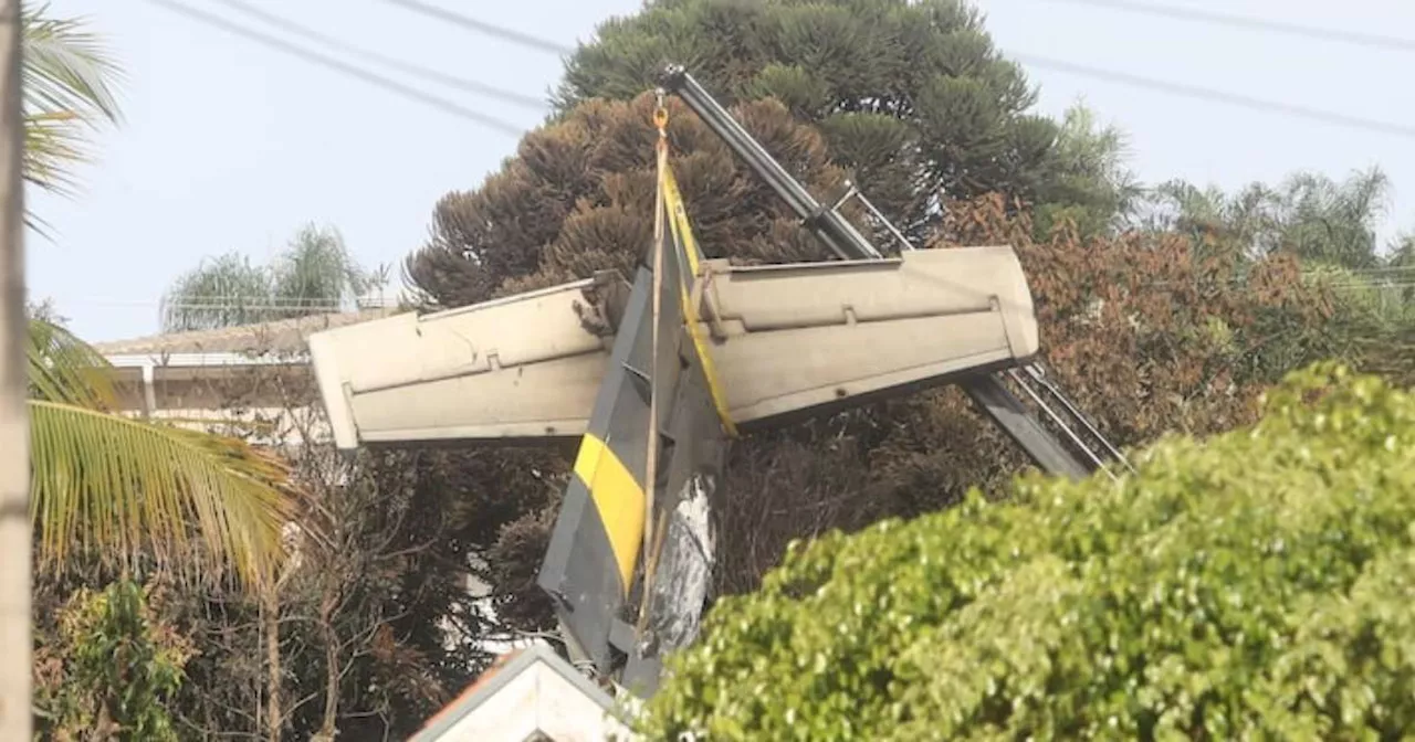 Destroços do avião que caiu em Vinhedo (SP) começam a ser removidos; veja vídeo